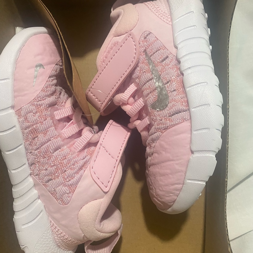 PINK NIKE SHOES